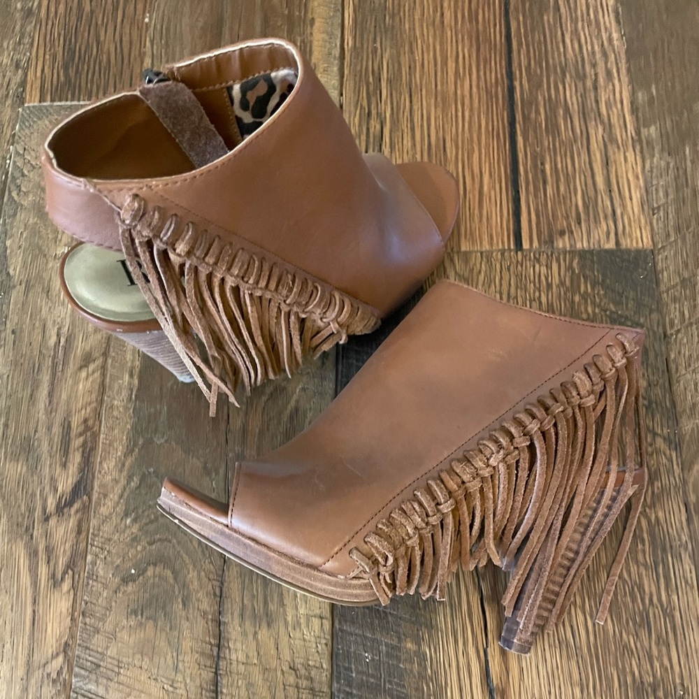 Reba Leather Fringe heel 6